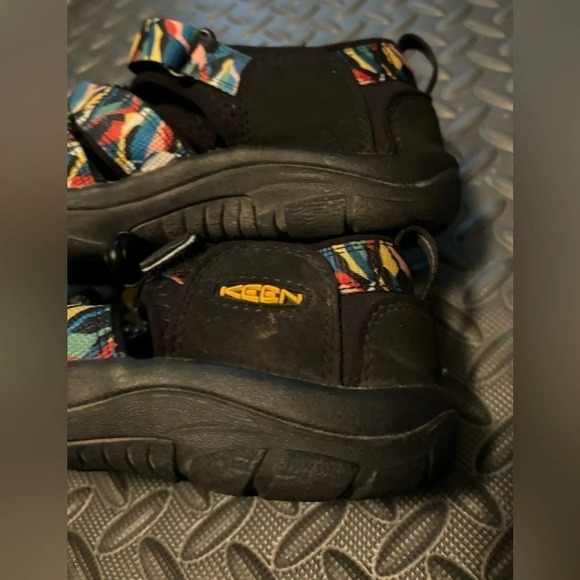 Keen Newport H2 black‎ multi-color waterproof Velcro and cinch closure Sz4 - Picture 4 of 9